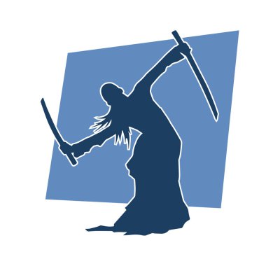 Bir kadın savaşçının silueti kılıçla poz veriyor. Kılıç taşıyan bir kadın dövüşçünün silueti..