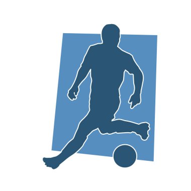 Top tekmeleyen bir erkek futbolcunun silueti. Hareket halindeki bir futbolcunun silueti.