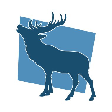 Güzel boynuzları olan vahşi bir geyik ormanının silueti.. 