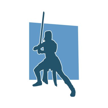 Bir kadın savaşçının silueti kılıcıyla hareket halindeyken poz veriyor. Bir kadın dövüşçünün silueti keskin bir bıçakla poz veriyor..