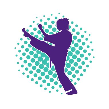 Dövüş sanatları yapan zayıf bir kadının silueti. Dövüş sanatlarında çalışan bir kadının silueti..