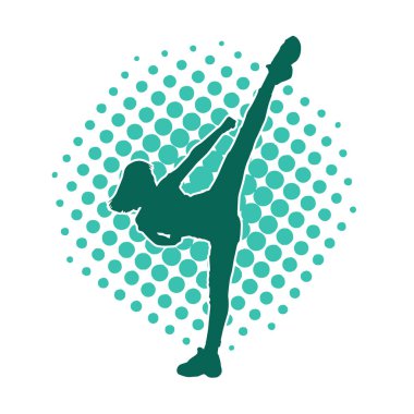 Dövüş sanatları yapan zayıf bir kadının silueti. Dövüş sanatlarında çalışan bir kadının silueti..