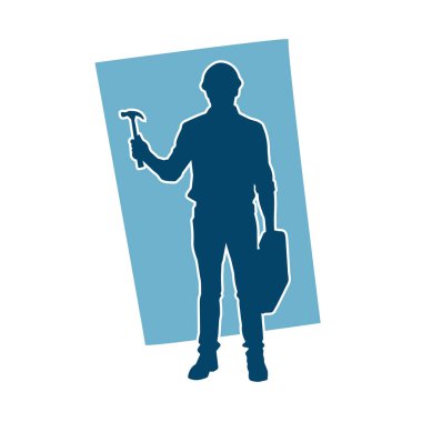 Çekiç aleti taşıyan bir işçinin silüeti. Hareket halindeki bir işçinin silueti çekiç aleti ile poz verir.