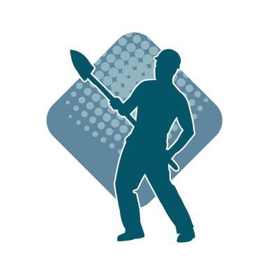 Kürek taşıyan bir işçinin silüeti. Bir işçinin hareket halindeki silueti kürek aracı kullanarak poz verir.