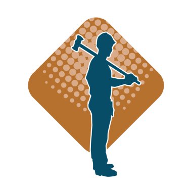 Çalışan bir işçinin silueti balyoz aletini kullanarak hareket halinde poz verir.