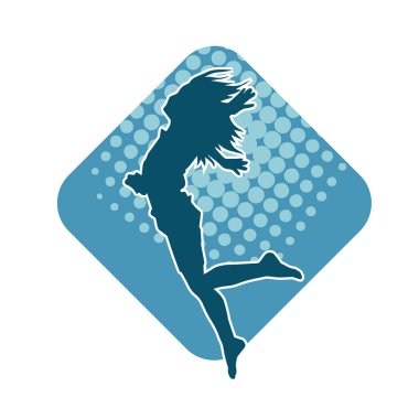 Hareketli bir kadın dansçının silueti. Mutlu dans eden bir kadının silueti..