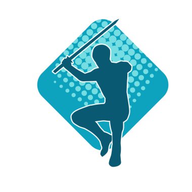 Bir erkek savaşçının silueti kılıçla poz veriyor. Kılıç taşıyan bir savaşçının silueti..