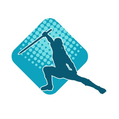 Bir erkek savaşçının silueti kılıçla poz veriyor. Kılıç taşıyan bir savaşçının silueti..