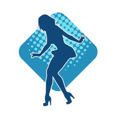 Hareketli pozlarda mini etek giyen bir kadın dansçının silueti. Zayıf bir kadının silueti mutlu bir şekilde dans ediyor..