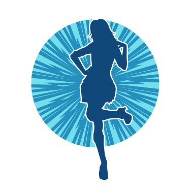 Hareketli pozlarda mini etek giyen bir kadın dansçının silueti. Zayıf bir kadının silueti mutlu bir şekilde dans ediyor..