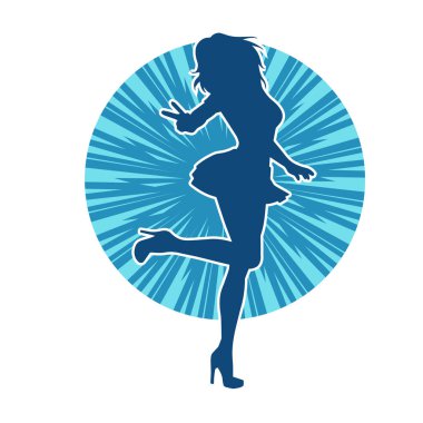 Hareketli pozlarda mini etek giyen bir kadın dansçının silueti. Zayıf bir kadının silueti mutlu bir şekilde dans ediyor..