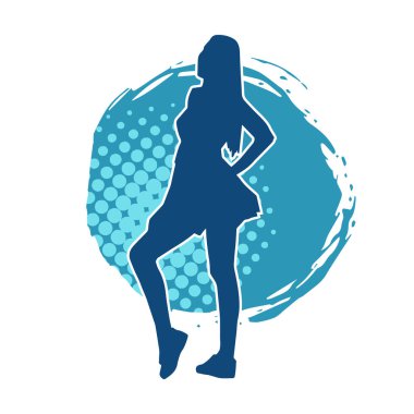 Hareketli pozlarda mini etek giyen bir kadın dansçının silueti. Zayıf bir kadının silueti mutlu bir şekilde dans ediyor..