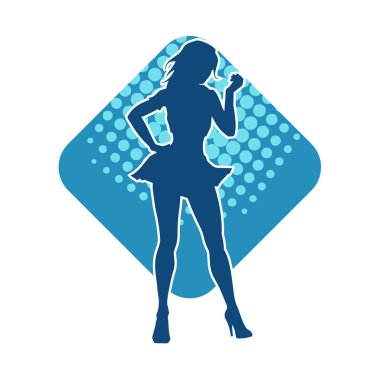 Hareketli pozlarda mini etek giyen bir kadın dansçının silueti. Zayıf bir kadının silueti mutlu bir şekilde dans ediyor..