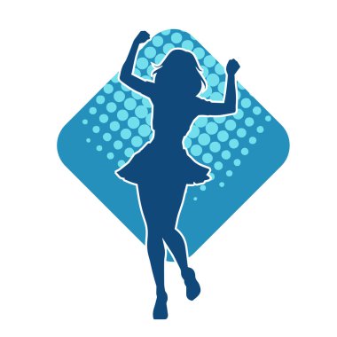 Hareketli pozlarda mini etek giyen bir kadın dansçının silueti. Zayıf bir kadının silueti mutlu bir şekilde dans ediyor..