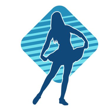 Hareketli pozlarda mini etek giyen bir kadın dansçının silueti. Zayıf bir kadının silueti mutlu bir şekilde dans ediyor..