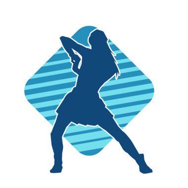 Hareketli pozlarda mini etek giyen bir kadın dansçının silueti. Zayıf bir kadının silueti mutlu bir şekilde dans ediyor..