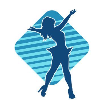 Hareketli pozlarda mini etek giyen bir kadın dansçının silueti. Zayıf bir kadının silueti mutlu bir şekilde dans ediyor..