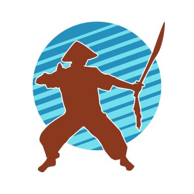 Samuray kılıcı taşıyan dövüş sanatları kostümlü bir erkek dövüşçünün silueti.. 