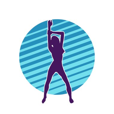 Hareketli pozlarda mini etek giyen bir kadın dansçının silueti. Zayıf bir kadının silueti mutlu bir şekilde dans ediyor..