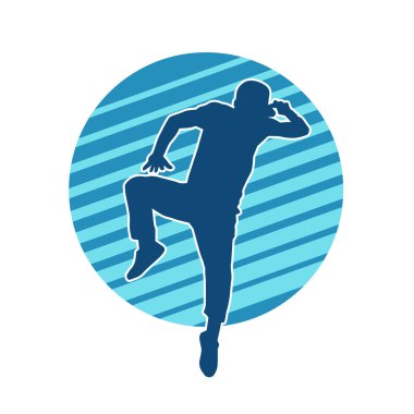 Hareket halindeki bir erkek dansçının silueti. Dans eden zayıf bir adamın silueti..