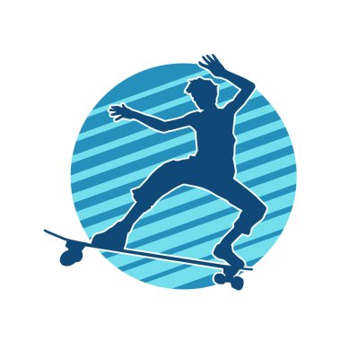 Hareket halindeki bir erkek silueti kaykay üzerinde poz veriyor. Kaykaylı bir şehir çocuğunun silueti..