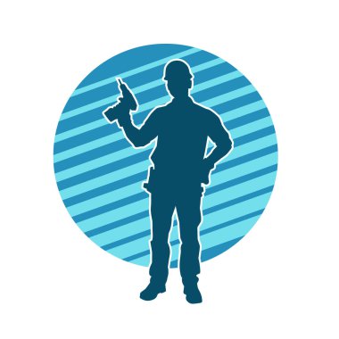 Matkap aletleri taşıyan inşaat işçisi kostümlü bir adamın silueti. İnşaat işçisi erkek silueti elektrikli matkapla hareket halinde poz veriyor. 