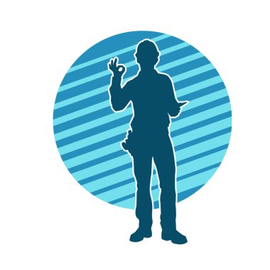 İnşaat işçisi kostümlü bir adamın silueti. İnşaat işçisinin silueti pozda.. 