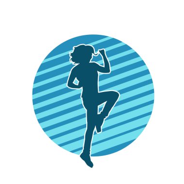 Hareketli bir kadın dansçının silueti. Dans eden zayıf bir kadının silueti..