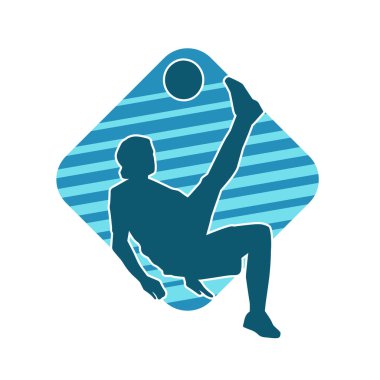 Topa vuran bayan futbolcunun silueti. Hareketli bir futbolcu kadının silueti..