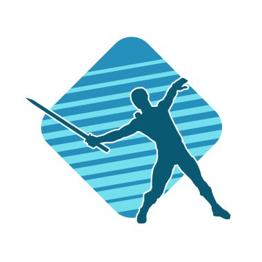 Bir erkek savaşçının silueti kılıçla poz veriyor. Kılıç taşıyan bir savaşçının silueti..