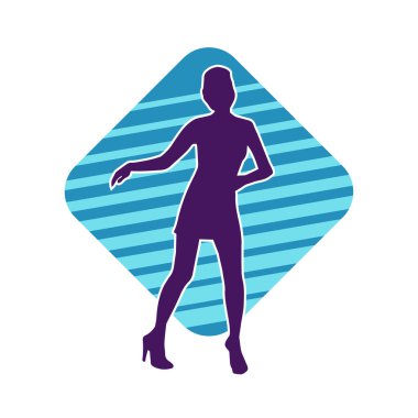 Hareketli pozlarda mini etek giyen bir kadın dansçının silueti. Zayıf bir kadının silueti mutlu bir şekilde dans ediyor..