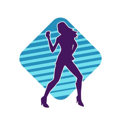 Hareketli bir kadın dansçının silueti. Dans eden zayıf bir kadının silueti..