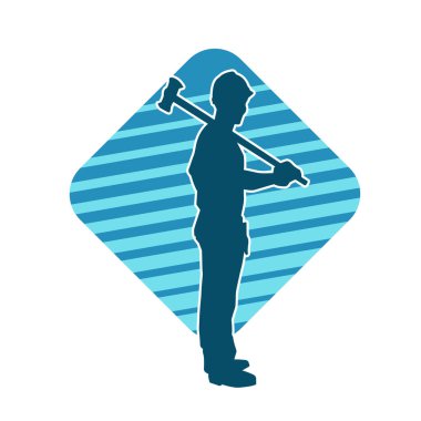 Çalışan bir işçinin silueti balyoz aletini kullanarak hareket halinde poz verir.