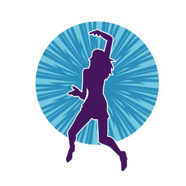 Hareketli pozlarda mini etek giyen bir kadın dansçının silueti. Zayıf bir kadının silueti mutlu bir şekilde dans ediyor..