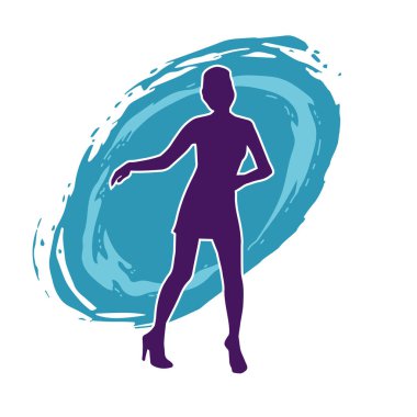 Hareketli pozlarda mini etek giyen bir kadın dansçının silueti. Zayıf bir kadının silueti mutlu bir şekilde dans ediyor..