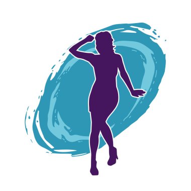 Hareketli pozlarda mini etek giyen bir kadın dansçının silueti. Zayıf bir kadının silueti mutlu bir şekilde dans ediyor..