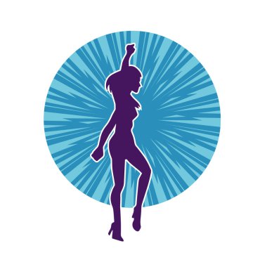 Hareketli pozlarda mini etek giyen bir kadın dansçının silueti. Zayıf bir kadının silueti mutlu bir şekilde dans ediyor..