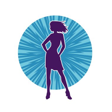 Hareketli pozlarda mini etek giyen bir kadın dansçının silueti. Zayıf bir kadının silueti mutlu bir şekilde dans ediyor..