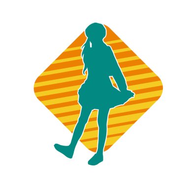 İnce bir kadın modelin silueti kadınsı pozlar veren günlük kıyafetler giyiyor..