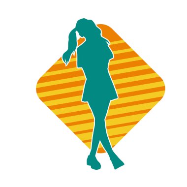 İnce bir kadın modelin silueti kadınsı pozlar veren günlük kıyafetler giyiyor..