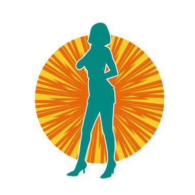 İnce bir kadın modelin silueti kadınsı pozlar veren günlük kıyafetler giyiyor..