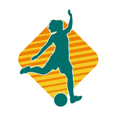 Topa vuran bayan futbolcunun silueti. Hareketli bir futbolcu kadının silueti..