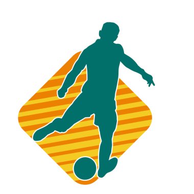 Top tekmeleyen bir erkek futbolcunun silueti. Hareket halindeki bir futbolcunun silueti.