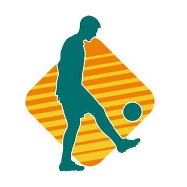 Top tekmeleyen bir erkek futbolcunun silueti. Hareket halindeki bir futbolcunun silueti.