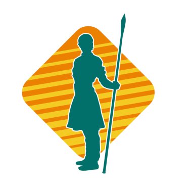 Bir Wushu dövüş sanatçısı silueti mızrakla poz veriyor. Mızrak taşıyan bir dövüşçünün silueti..