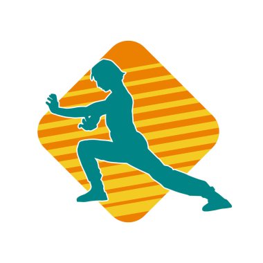 Doğu dövüş sanatı pozu veren bir adamın silueti. Dövüş sanatlarında bir erkeğin silueti..