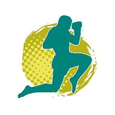 Hareketli erkek kickboksör atletinin silueti. Tekme atan bir adamın silueti..
