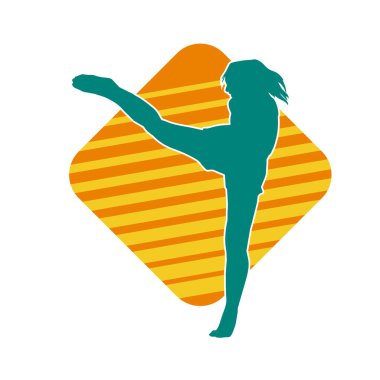 Dövüş sanatları tekmesi atan bir kadının silueti. Sportif bir kadının silueti tekme hareketi yapıyor..