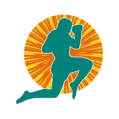 Hareketli erkek kickboksör atletinin silueti. Tekme atan bir adamın silueti..