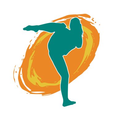 Dövüş sanatları tekmesi atan bir kadının silueti. Sportif bir kadının silueti tekme hareketi yapıyor..